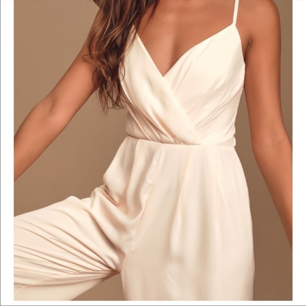 Lulu’s Call For Me Gardenia faux wrap Jumpsuit Blush Sz M.